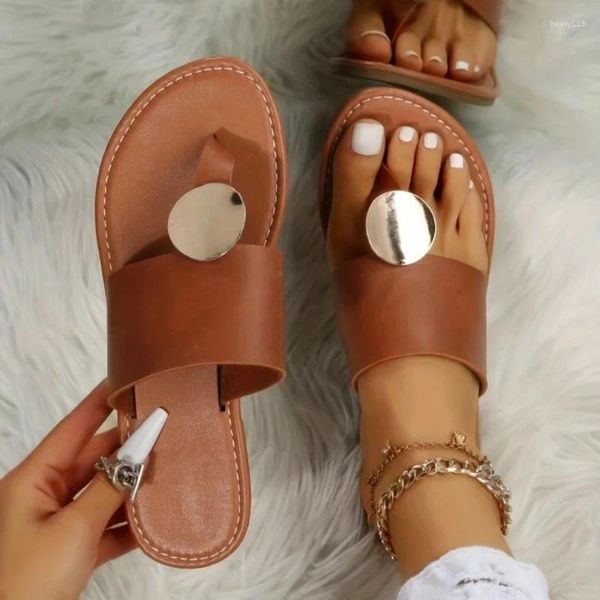 Chaussures décontractées Sandales de décoration métallique féminine glisser sur les boutons ouverts sans glissement