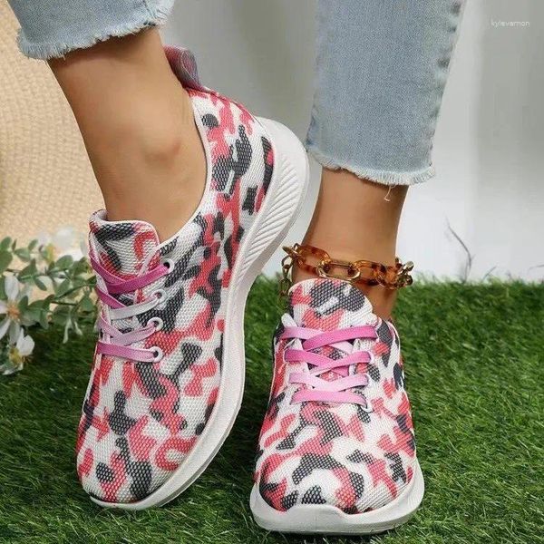 Chaussures décontractées Sneakers pour femmes 2024 Graffiti coloré à la mode à lacets à lacets Round tête extérieure chaussure plate respirante