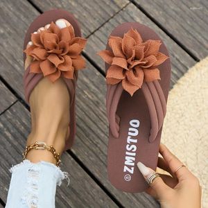 Chaussures décontractées Les tongs des couleurs massifs pour femmes glissent sur une décoration florale 3D diapositives en bord de mer Plage d'été sans glissement
