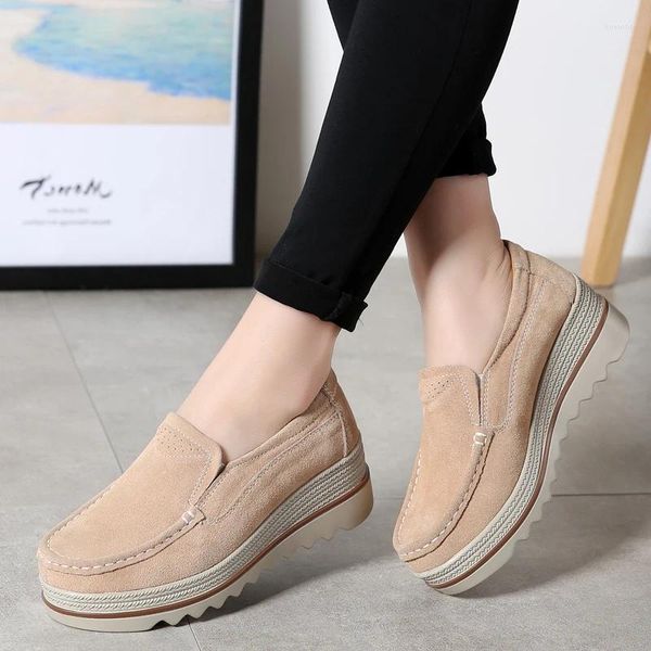 Zapatos casuales pastel de esponja para mujeres estilo de pista de cuero pequeño y versátil de moda no slip doudou