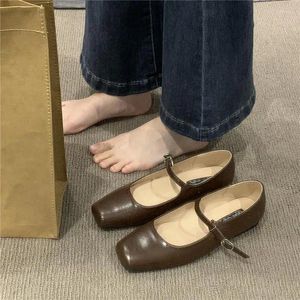 Casual schoenen dames zomerschoenen flat Mary voor vrouw 2024 jane Japanse stijl lolita witte vierkant teen gotische flats met korting e