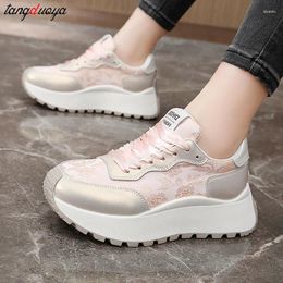 Chaussures décontractées pour femmes Street Trendy Street Four Seasons Fashion Volyme Sneaks Sneffle Sneaks Sneakers Femme sur le lacet à glisser vers le haut