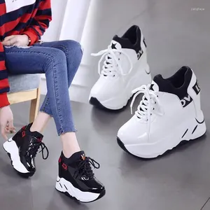 Chaussures décontractées Vulcanize Vulcanize Spring White Chunky Sneakers for Woman Hidden Heel 2024 Super High Heels Femme Plateforme