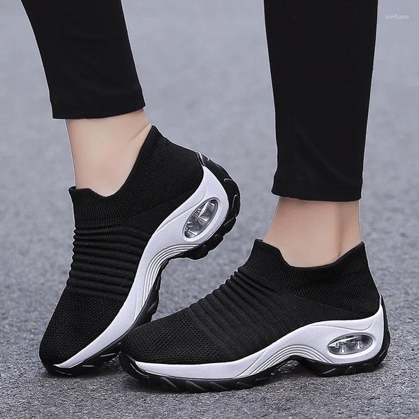 Chaussures décontractées Mode Walking Fashion Légère baskets respirantes épais Bottom secouer les femmes