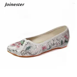 Chaussures décontractées femmes sans lacet bout pointu ballerines dames ethnique brodé robe de printemps confortable maman mocassins mocassins vintage