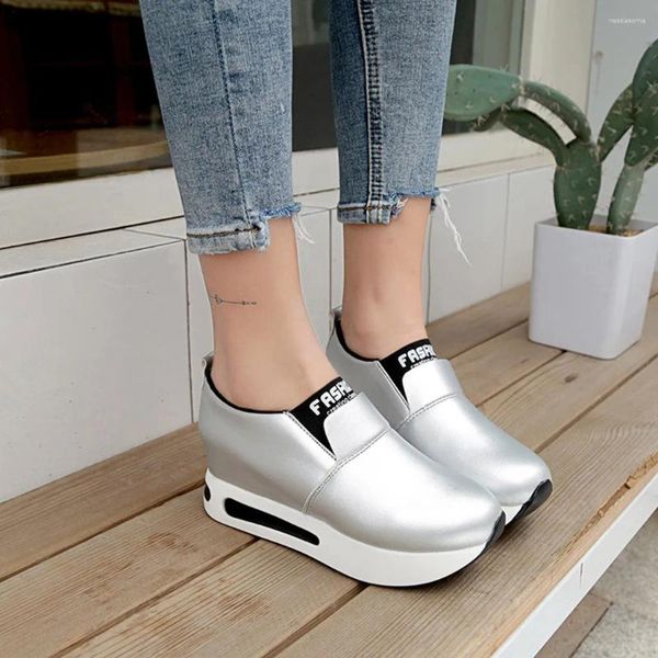 Chaussures décontractées Femmes Slip on Sneaker Sport Fashion Thatch Plateforme Slip-On Callèges Femmes avec un soutien arc