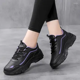 Chaussures décontractées femmes Sport plate-forme dame Sneaker noir semelle épaisse en cuir grande taille 42 mode haute qualité appartements marche