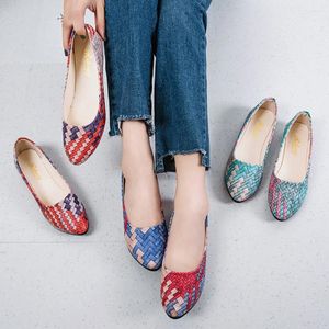 Casual schoenen vrouwen suède flats mode hoogwaardige basis gemengde kleuren pointy teen ballerina vrouwelijk mooie platte slip op 2024