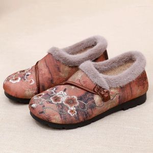 Chaussures décontractées Femmes Chaussade d'hiver en peluche chaude Rétro Toe rond Slip on Mom Comfort Loafer extérieur confort