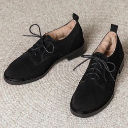 Zapatos casuales para mujeres de cuero de gamuza natural de gamuza pelaje de invierno dentro de oxfords cálidos estilo británico de alta calidad zapato femenino