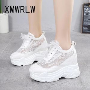 Casual schoenen xmwrlw 2024 Ademend gaas dames zomer sneakers mode hoge hakken dames wiggen rubber sole dames