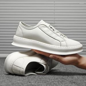 Chaussures décontractées yomior printemps authentique en cuir de haute qualité hommes de créateurs coréens plates mors blancs blancs respirants baskets