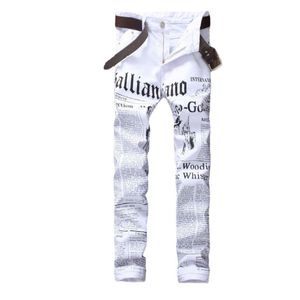 Pantalones vaqueros casuales de tubo recto para hombre Moda blanca nueva ropa de calle para mujer Pantalones de tendencia con estampado de periódico 28-42