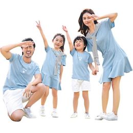 Casual zomer familie matching outfits mama papa en ik kleding moeder dochter jurk t-shirt 210521