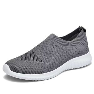 Tiosebon Mens décontracté Chaussures de marche douce confortable en un pas de chaussures de sport légères moyennes moyennes larges