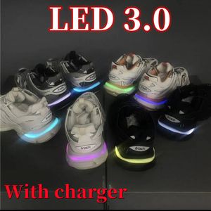 Pista de hombre de zapato LED 3.0 de alta calidad casual de la zapatilla para hombres de la zapatilla de zapatilla de zapatilla de deporte iluminado de gommo de la plataforma de nylon impresas de zapatillas