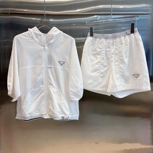 Casual trainingspakken Designer Sunscreen Clothing Dames Cardigan Jacket Ritsed Coat Shorts Set Brand Sports Suit