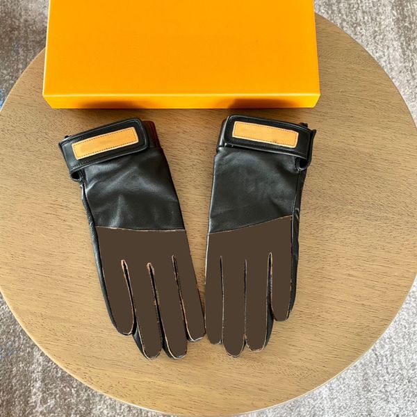 Gants en cuir unisexes décontractés Motif de trèfle Designer Mitten Doublure en peluche Mitaines d'hiver Hommes Femmes Gants chauds Gants à écran tactile avec boîte