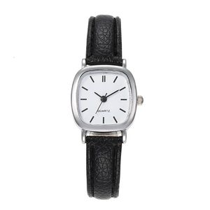 Montre décontractée pour les femmes Fashion Leather montres antique Simple Ladies Quartz Quartz montre des bracelets féminins Gift Reloj Mujer 240515