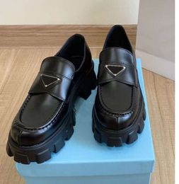 Mulheres casuais sapatos de designer monolith triângulo preto couro aumentar plataforma tênis cloudbust clássico patente fosco mocassins na moda sapatos rfgt