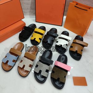 Sandalias de diseñador Sandalias de chipre Mujeres Flipas de cuero de color sólido Tobas de calidad superior zapatos planos zapatos clásicos de playa Casual segundo tío zapatillas