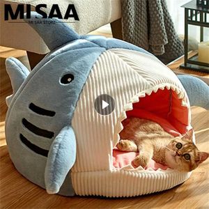 Lits de chats meubles tente de chat confortable et confortable tissu de coton léger bloquant laine bleu requin doux en forme de chat confortable nid portable trois tailles d240508