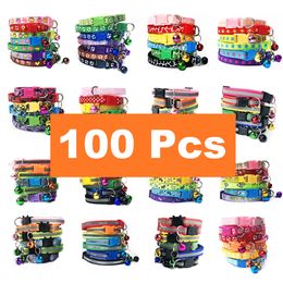 Chat Colliers Conduit 100 Pcs En Gros pour Avec Bell Collier Réglable Chiot chaton Drop Pet s Perro 230227