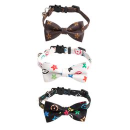 Colliers de chat laisse collier de rupture avec nœud papillon et cloche classique vieux motif de fleur concepteur chien réglable pouces pour chaton