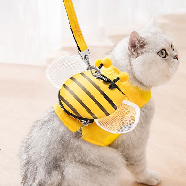 Colliers de chat laisse mignon Bee Designer chien harnais et laisse ensemble gilet respirant pour animaux de compagnie avec sac à collation accessoires pour chiots jaune SXL 230309