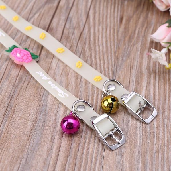 Collares para gatos, correas para mascotas que brillan intensamente con campanas que brillan en la noche, collar luminoso para perros y gatos L5YE