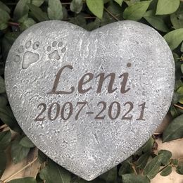 Cat Dog Heart en forme d'impression de patte de patte de la patte Memorial Marker en pierre pour la pierre tombale extérieure ou l'affichage intérieur cadeau pour animaux de compagnie.240524