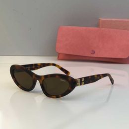 Cat Eye Sunglasses Mui Luxury Designer Lunes Party Sext Appeal Femmes Simple et à la mode haute qualité pour les femmes GTSQ