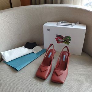 Cat Heel Triangle Dames Formele schoenen zijn luxueus en charmant, hoge 4,5 cm kwaliteit korte zool vierkante sandalen 35-41