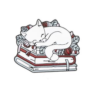 Cat Reading Boeken Emaille Pin Cartoon Slapen Kitten Broches Leuke Boek Minnaar Dieren Badge Bag Kleding Revers Pins Sieraden Geschenken