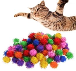 Cat Toys 100pcslot coloré mini boules de guirlandes scintillantes petites balles de pom pour les jouets13395549