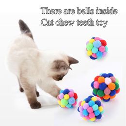 Juguetes para gatos, coloridas bolas de campana hechas a mano para mascotas, hinchables, duraderas, de felpa, resistentes a las mordeduras, suministros geométricos para gatos