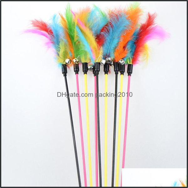 Juguetes para gatos Pluma de plástico Cat Teaser Stick Color Campana pequeña Cats Pole Toys Resistencia a los arañazos 55 cm Interesante 0 9Fz Q2 Drop Delivery Dhskc