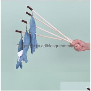 Kattenspeelgoed Pluche Blauwe Walvis Toverstaf Met Bel Katje Vissen Teaser Sticks Kauwen Interactief Hout Hengel Huisdier Speelbal Cadeau-ideeën Drop Dhd12