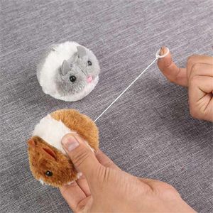 Le chat joue le mouvement de souris de fourrure de peluche le jouet interactif vibrant de corde de traction pour des chats