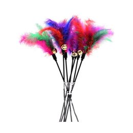 Cat Toys Soft Colorf Feather Bell Rod speelgoed voor katten kitten grappig spelen interactieve huisdierenbenodigdheden drop levering home tuin dhhnz