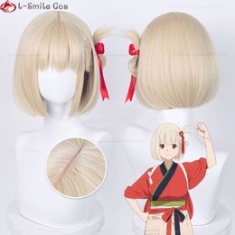 Costumes Catsuit Anime Lycoris Recoil Nishikigi Chisato Cosplay 30 cm courte lumière dorée résistante à la chaleur perruques de cheveux synthétiques ruban + bonnet de perruque