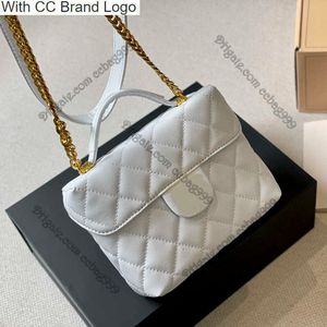 CC Marca Bolsas de cosméticos Estuches para mujer Solapa Granulado Caviar brillante Bolsas de cosméticos Caja Blanco Negro Piel de becerro Hardware dorado Bolsos acolchados Estuches de tocador Totes Designe