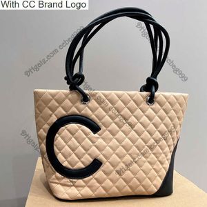 CC Brand Shopping Bags Damas Dos Tonos Patchwork Campeng Beach Totes Bolsas Acolchadas Cuero Genuino Letra C Bolso De Compras Diseñador Mango Bolso Al Aire Libre Grande C