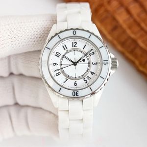 CC Mesdames Luxe Moissanite Designer Montre Classique Business Casual Montre De Luxe Diamant Womenwatch Grand Mince Taille 38mm 33mm Lady Gift Watch