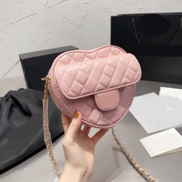 CC Lattice Heart Bags Women Chain Designer Bag Borse a tracolla quadrate di qualità a specchio Borse Flip Designer Borsa ascellare Tote Bag Shopping Purse 230715