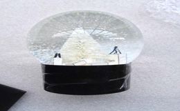 CCLASSICS Snow Globe con árbol de Navidad dentro de la decoración del automóvil Bola de cristal Regalo novedoso de Navidad con caja de regalo9935409