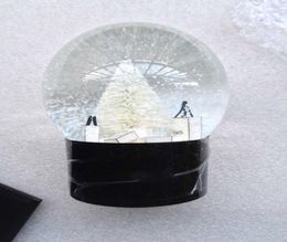 CCLASSICS Snow Globe con árbol de Navidad dentro de la decoración del automóvil Bola de cristal Regalo novedoso de Navidad con caja de regalo5117286