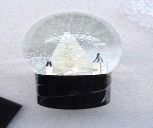 CCLASSICS Snow Globe con árbol de Navidad dentro de la decoración del automóvil Bola de cristal Regalo novedoso de Navidad con caja de regalo1462304