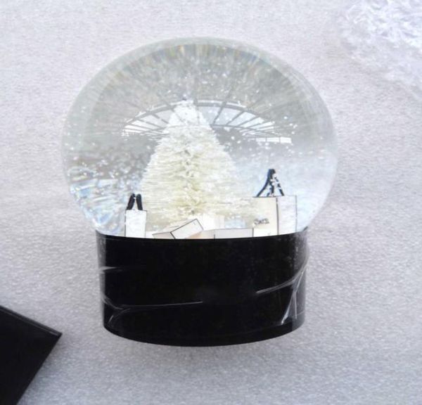 CCLASSICS Snow Globe con árbol de Navidad dentro de la decoración del automóvil Bola de cristal Regalo novedoso de Navidad con caja de regalo6999968