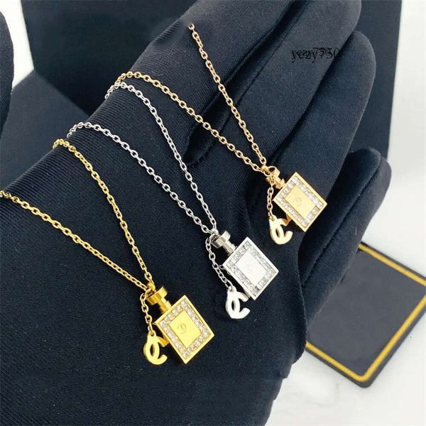 Cclies Channel Chanelliness Collier de créateur Pendentif Colliers Bijoux de mode pour femmes Rise Gold Sier Parfum Ananas Acier inoxydable